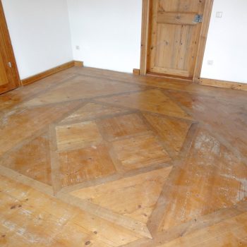 Ornamentdielenboden vor der Restaurierung